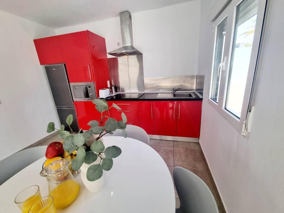 Pequeno Bungalow Firt Line Of The Sea Costa Teguise Eksteriør bilde