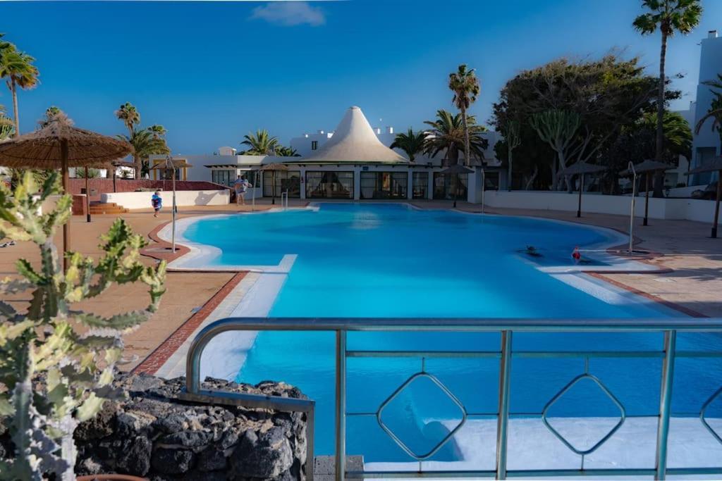 Pequeno Bungalow Firt Line Of The Sea Costa Teguise Eksteriør bilde