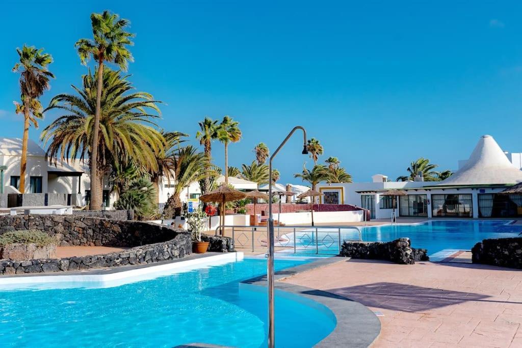 Pequeno Bungalow Firt Line Of The Sea Costa Teguise Eksteriør bilde