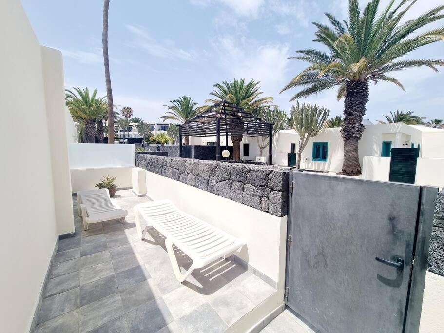 Pequeno Bungalow Firt Line Of The Sea Costa Teguise Eksteriør bilde
