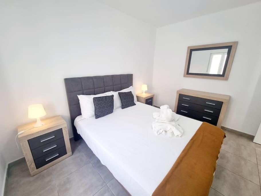 Pequeno Bungalow Firt Line Of The Sea Costa Teguise Eksteriør bilde